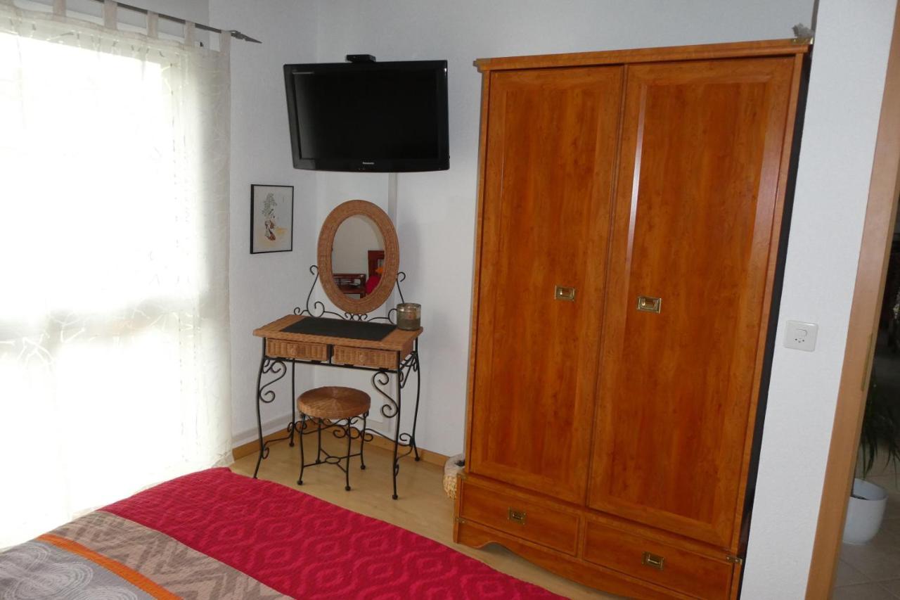Bed And Breakfast La Petite Thielle Cressier Exterior photo